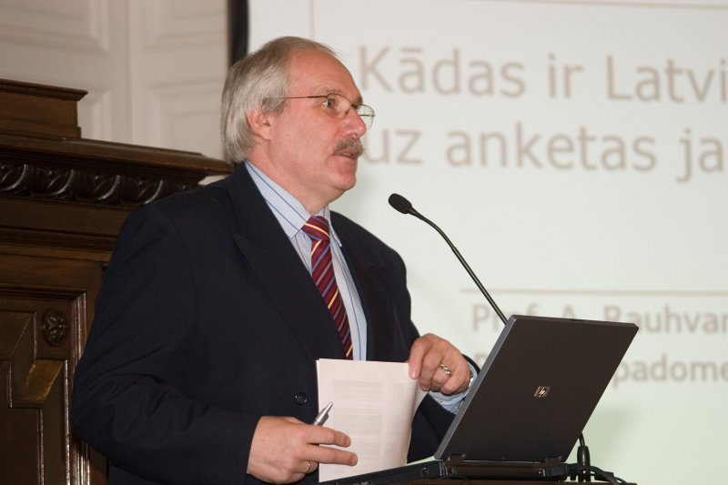 Boloņas procesa seminārs – Latvijas nacionālais ziņojums par 2007.- 2008. gada posmu, starptautiskie vērtēšanas kritēriji un tālāk darāmais. Latvijas Rektoru padomes ģenerālsekretārs Andrejs Rauhvargers.