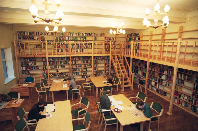 Jaunā LU Bibliotēkas lasītava Ekonomikas fakultātē. Ekonomikas zinātņu bibliotēkas lasītava.