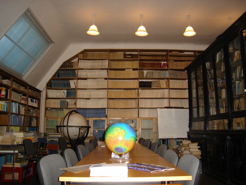 Astronomijas bibliotēka. null