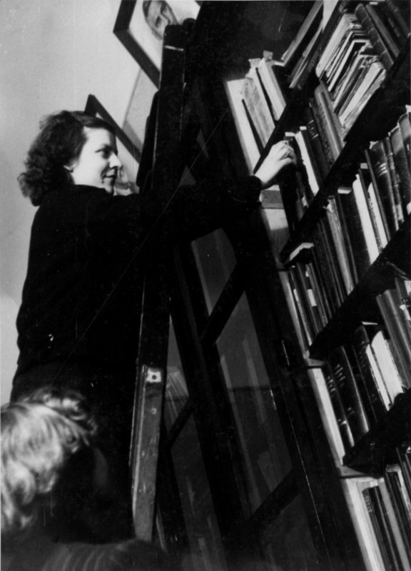 Bibliotēkas darbinieces 60. gados. null