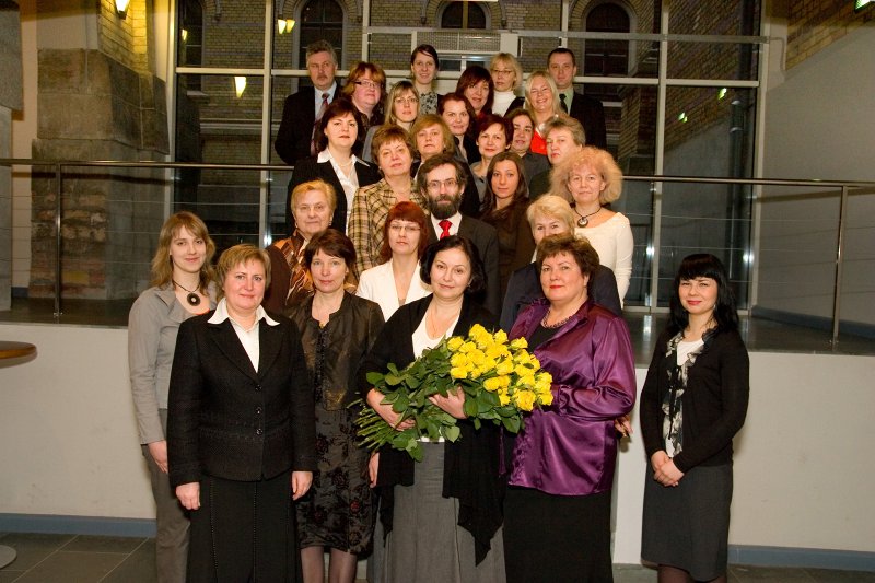 Bibliotēkas direktores Ivetas Gudakovskas dzimšanas dienā. 2009. gads. null