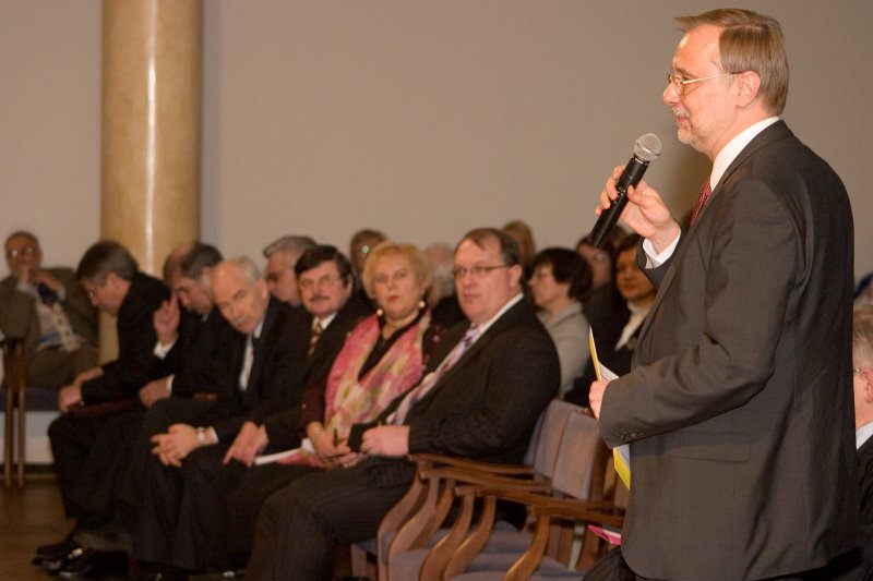LU 67. konferences plenārsēde, veltīta Latvijas Universitātes dibināšanas 90. gadadienai. Latvijas Universitātes rektors prof. Mārcis Auziņš.