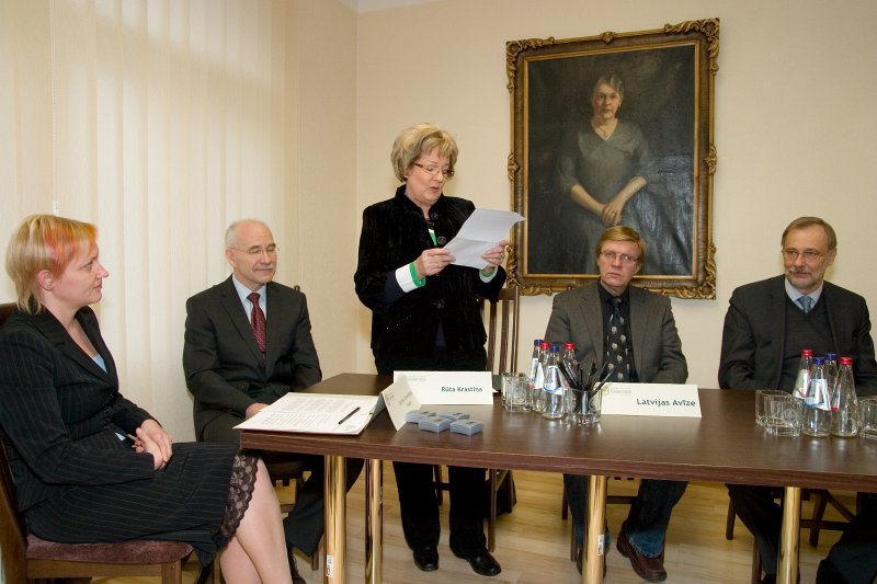 Sociālās stipendiju kampaņas 'Ceļamaize 2009' atklāšana. No kreisās:
LU Fonda izpilddirektore Laila Kundziņa; 
LU Fonda valdes priekšsēdētājs Ivars Lācis; 
LU Fonda mecenātes Minnas Matildes Vilhelmīnes Petkēvičs LU pilnvarotā pārstāve Rūta Krastiņa; 
a/s 'Lauku Avīze' valdes priekšsēdētājs Viesturs Serdāns;
LU rektors Mārcis Auziņš.