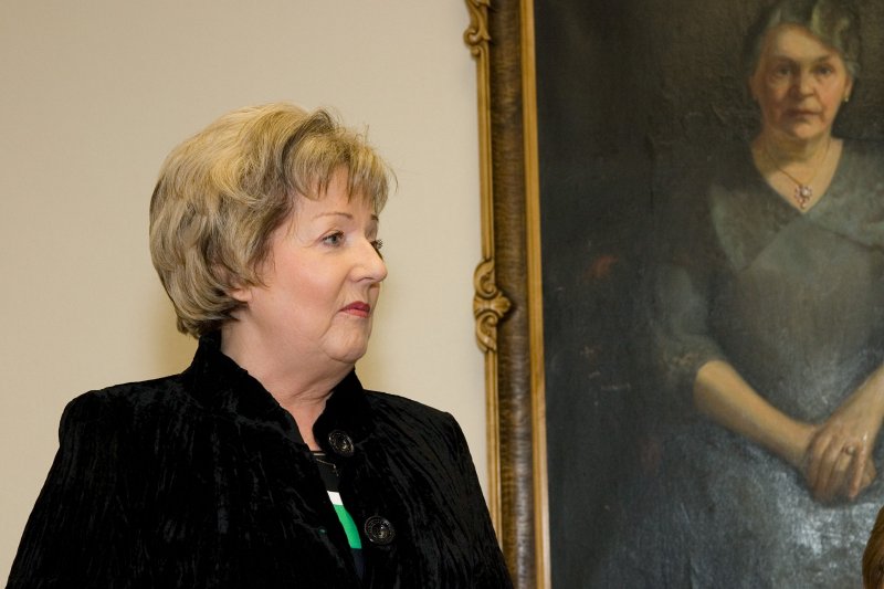 Sociālās stipendiju kampaņas 'Ceļamaize 2009' atklāšana. LU Fonda mecenātes Minnas Matildes Vilhelmīnes Petkēvičs LU pilnvarotā pārstāve Rūta Krastiņa.