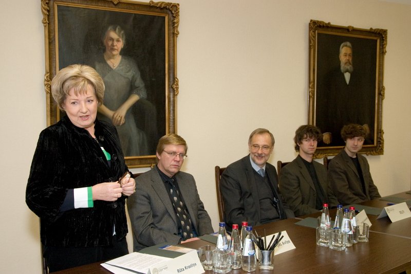 Sociālās stipendiju kampaņas 'Ceļamaize 2009' atklāšana. No kreisās:
LU Fonda mecenātes Minnas Matildes Vilhelmīnes Petkēvičs LU pilnvarotā pārstāve Rūta Krastiņa; 
a/s 'Lauku Avīze' valdes priekšsēdētājs Viesturs Serdāns;
LU rektors Mārcis Auziņš;  
portāla DELFI galvenais redaktors Ingus Bērziņš; 
radio 'Naba' programmas direktors Madars Štramdiers.
