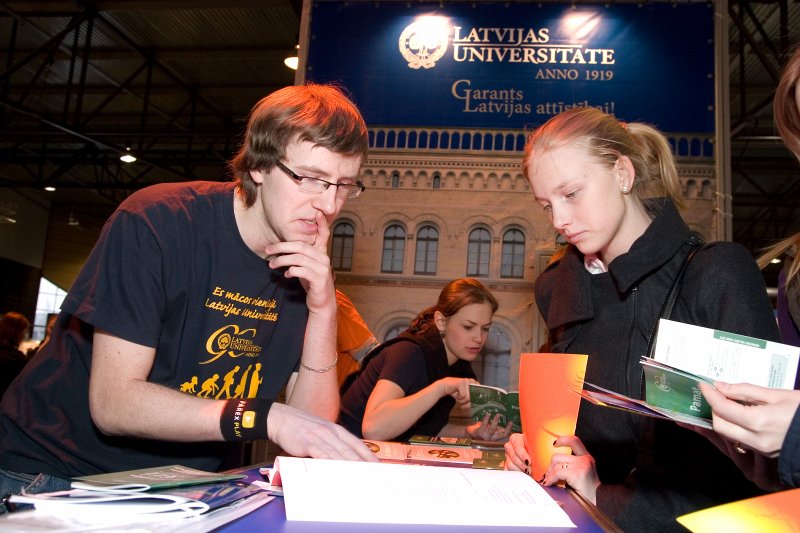 15. starptautiskā izglītības izstāde 'Skola 2009' Ķīpsalas izstāžu centrā. Latvijas Universitātes stends.