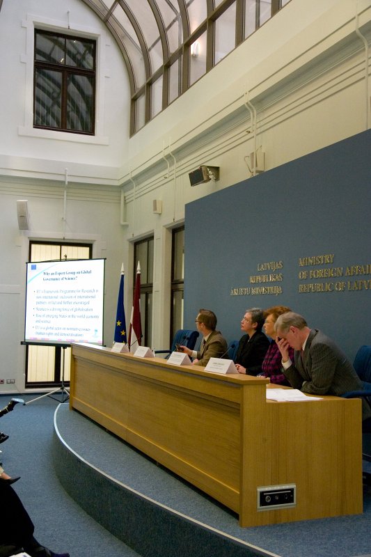 Konference par zinātnes globālo pārvaldību (LR Ārlietu ministrijā). null