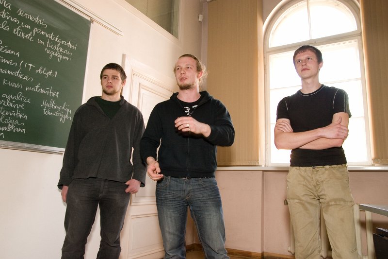LU Datorikas fakultātes informācijas diena. No kreisās:  Kaspars Balodis, Rūdolfs Bundulis un Jānis Timma.