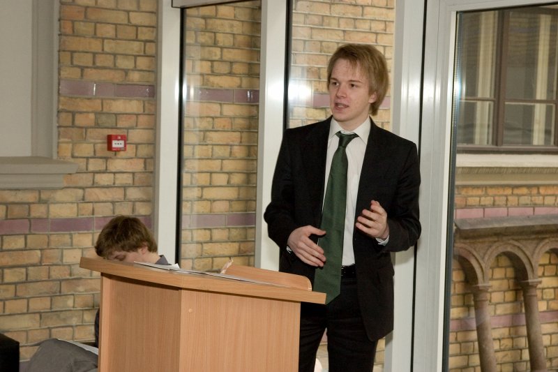 Open Atpūtas stūrīša atklāšana. Debates par tēmu 'Ideālā augstākās izglītības sistēma Latvijā'. LU VFF students Artis Šlosbergs.
