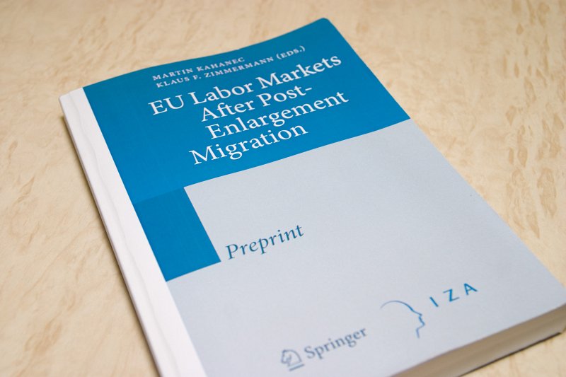 Grāmatas '<I>EU Labor Markets After Post-Enlargement Migration</I>' prezentācija. null