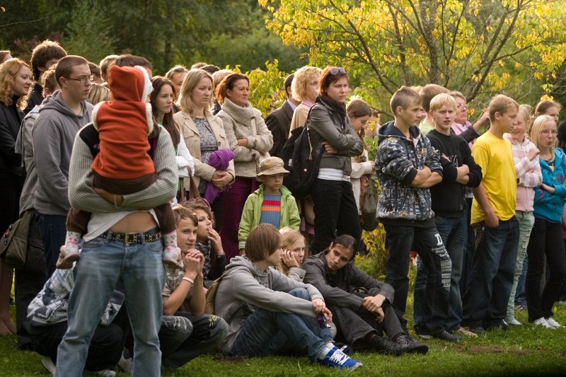 'Zinātnieku nakts 2009' Latvijas Universitātē. Dzīvais eksperiments 'Magdeburgas puslodes'.