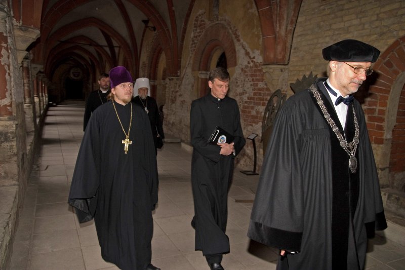 Latvijas Universitātes 90. gadadienai veltīts ekumēniskais dievkalpojums Doma baznīcā. Priekšplānā - LU rektors Mārcis Auziņš.