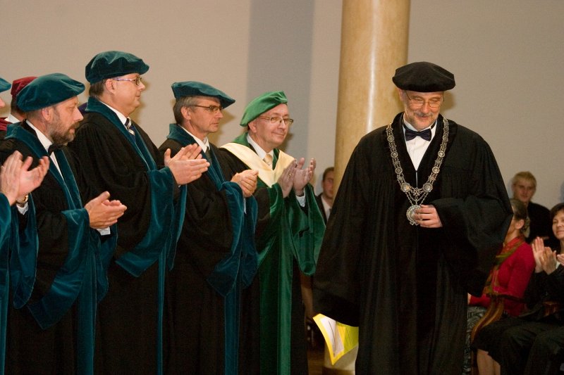 Latvijas Universitātes 90. gadadienai veltīta svinīgā LU Senāta sēde. LU fakultāšu dekāni un rektors Mārcis Auziņš.