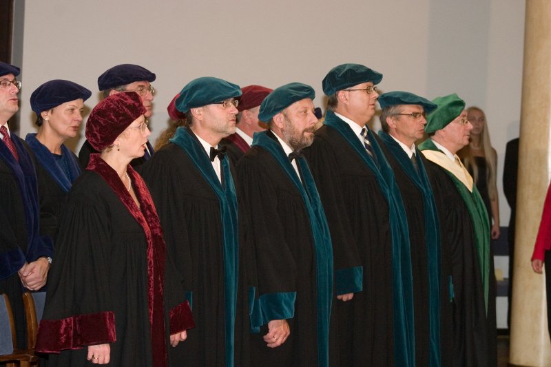 Latvijas Universitātes 90. gadadienai veltīta svinīgā LU Senāta sēde. LU fakultāšu dekāni.