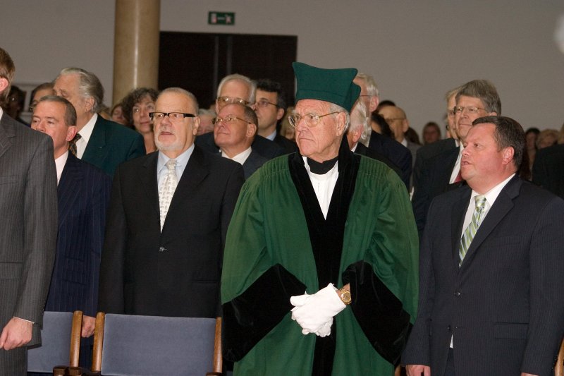 Latvijas Universitātes 90. gadadienai veltīta svinīgā LU Senāta sēde. LU Goda biedri un Goda doktori.
