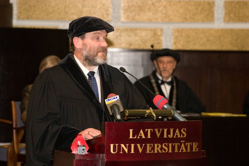 Latvijas Universitātes 90. gadadienai veltīta svinīgā LU Senāta sēde. LU Senāta priekšsēdētājs Uldis Rozenvalds.