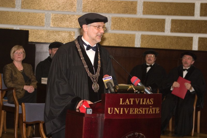 Latvijas Universitātes 90. gadadienai veltīta svinīgā LU Senāta sēde. LU rektors Mārcis Auziņš.
