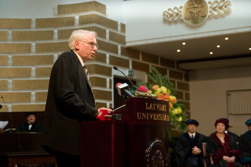 Latvijas Universitātes 90. gadadienai veltīta svinīgā LU Senāta sēde. Prof. Andrejs Cēbers.