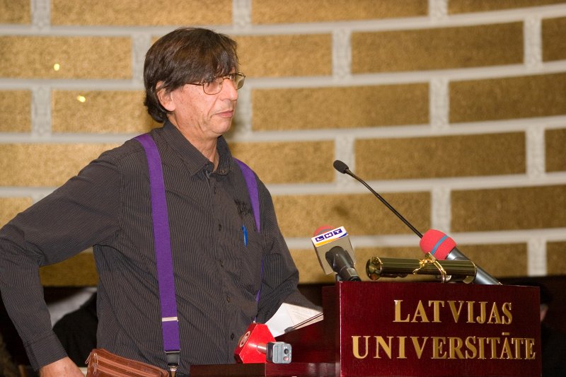 Latvijas Universitātes 90. gadadienai veltīta svinīgā LU Senāta sēde. LU Goda doktors, Parīzes Didro (Diderot) Universitātes profesors Žans Klods Bakri (Jean-Claude Bacri).