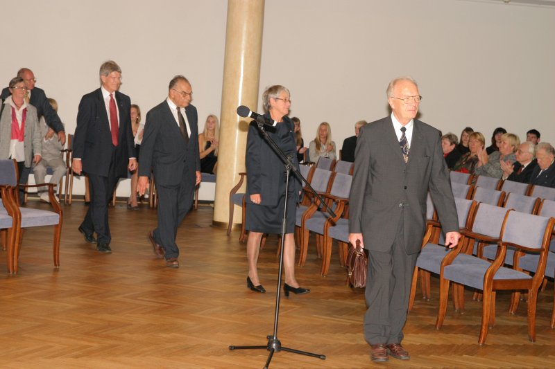 Latvijas Universitātes 90. gadadienai veltīta svinīgā LU Senāta sēde. LU Goda biedri un Goda doktori.