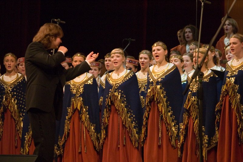 Latvijas Universitātes 90. gadadienai veltīts svētku koncerts Latvijas Nacionālajā operā. LU jauktias koris 'Juventus' un sieviešu koris 'Minjona',  diriģents - Ainārs Rubiķis.