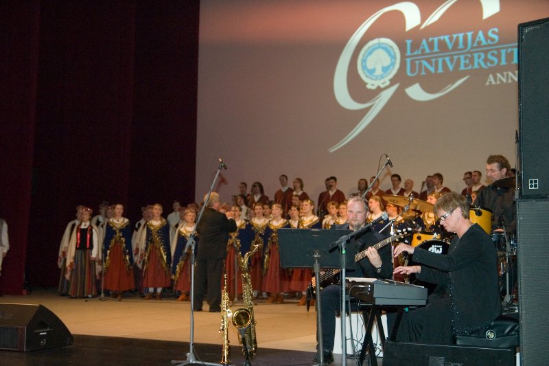 Latvijas Universitātes 90. gadadienai veltīts svētku koncerts Latvijas Nacionālajā operā. null
