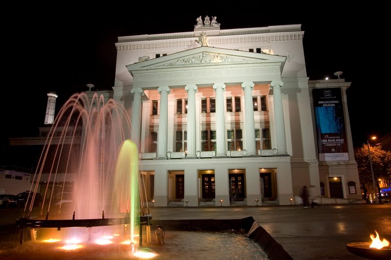 Latvijas Universitātes 90. gadadienai veltīts svētku koncerts Latvijas Nacionālajā operā. null