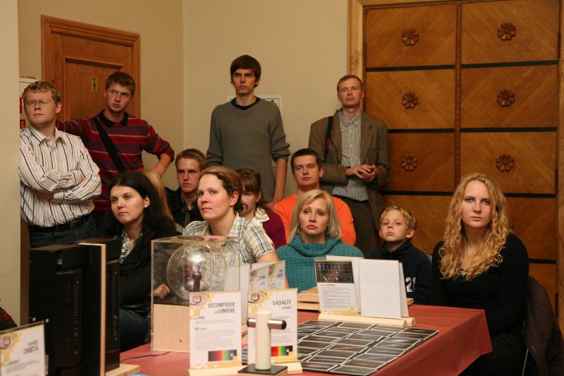 Zinātnes kafejnīca 'Vai pavadīsim atvaļinājumu uz Mēness?' Latvijas Zinātņu akadēmijā. null