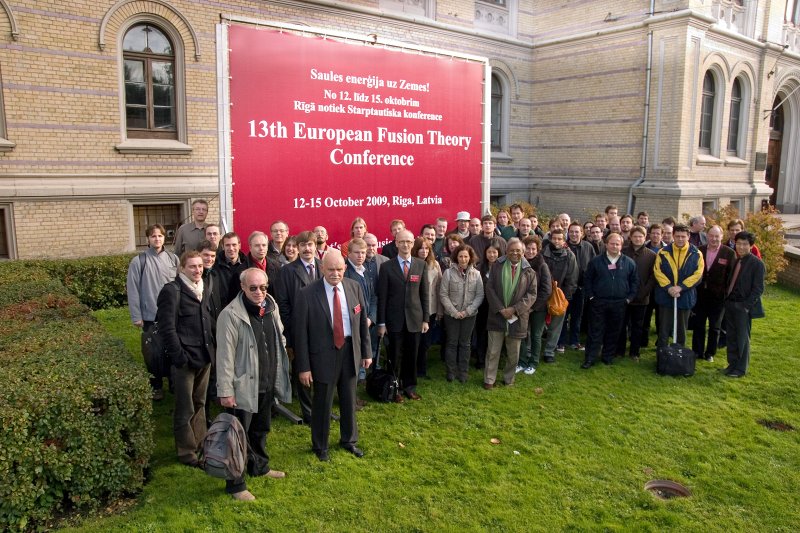 13.Eiropas Kodolsintēzes Fizikas teorijas konference (13<sup>th</sup> European Fusion Theory Conference). Dalībnieku kopbilde. null