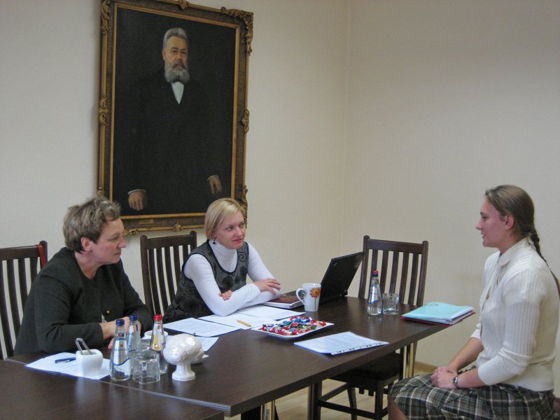 LU Fonda Jauno pētnieku stipendiju sociālajās zinātnēs komisija. No kreisās:
Inta Brikše, LU SZF profesore; Laila Kundziņa, LU Fonda izpilddirektore.