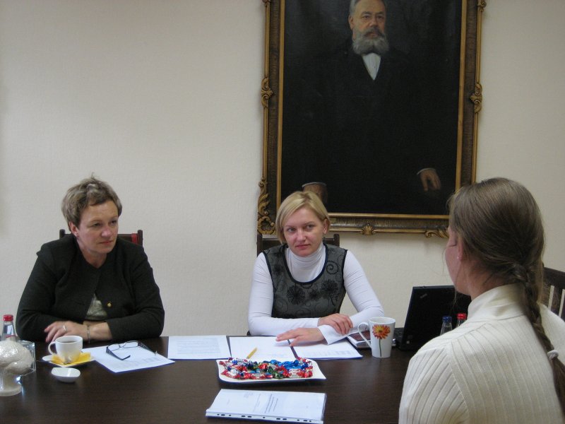 LU Fonda Jauno pētnieku stipendiju sociālajās zinātnēs komisija. No kreisās:
Inta Brikše, LU SZF profesore; Laila Kundziņa, LU Fonda izpilddirektore.