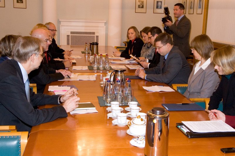 Ministru prezidenta Valda Dombrovskia tikšanās ar Eiropas Universitāšu asociācijas (EUA) prezidentu Žanu Marku Rapu (Jean-Marc Rapp). null