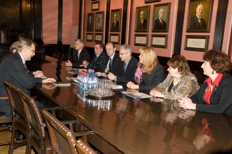 Sanktpēterburgas delegācijas tikšanās ar Latvijas Universitātes rektoru Mārci Auziņu. null