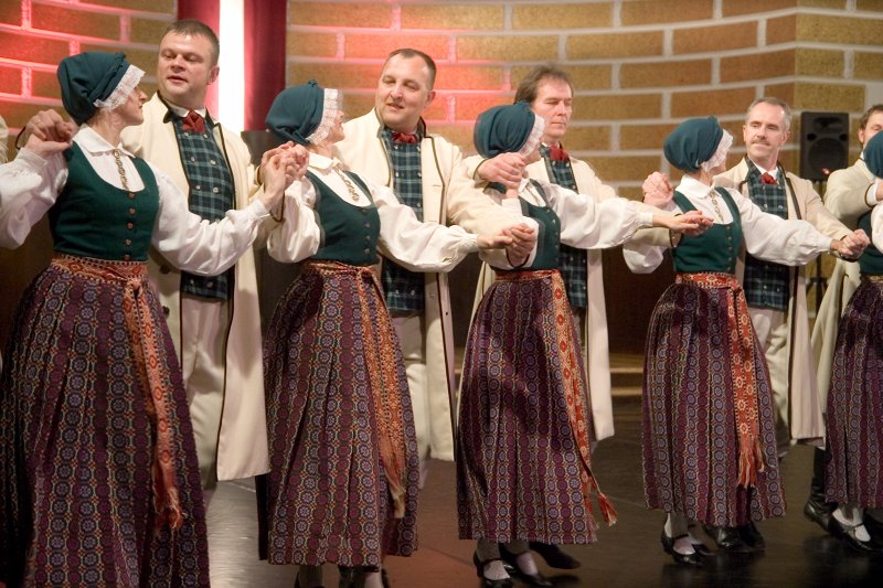 LU TDA 'Dancis' koncerts 'Caur novadu novadiem'. Dejo Jelgavas pilsētas Kultūras centra TDA 'Lielupe'.