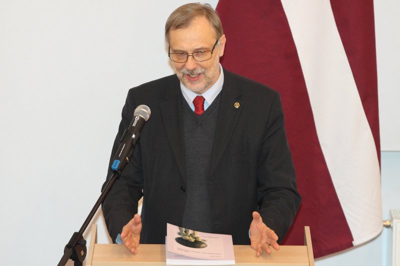 Izdevuma 'Pārskats par tautas attīstību 2008./2009. Atbildīgums' atvēršanas svētki LU rektors prof. Mārcis Auziņš.