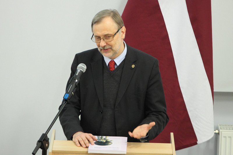 Izdevuma 'Pārskats par tautas attīstību 2008./2009. Atbildīgums' atvēršanas svētki LU rektors prof. Mārcis Auziņš.