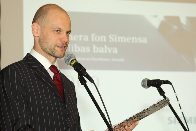 Vernera fon Sīmensa Izcilības balvu (Werner von Siemens Excellence Award) pasniegšanas ceremonija. Pasākuma vadītājs - Valdis Melderis.