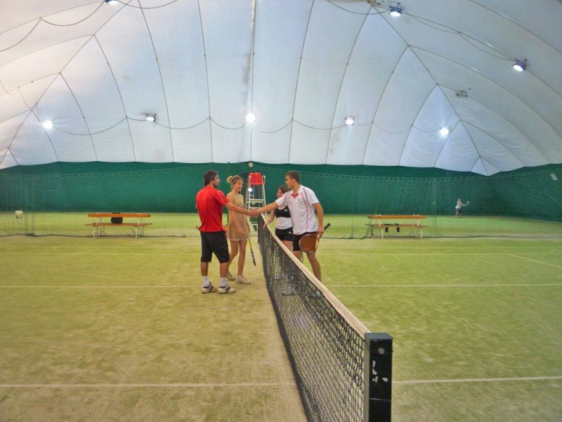 Sadraudzības turnīrs tenisā starp Dundejas (Dundee) Universitāti, Latvijas Universitāti un Rīgas Tehnisko universitāti (ENRI tenisa kortos). null