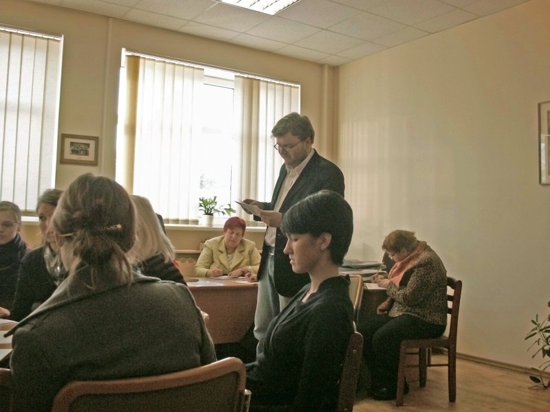 LU Humanitāro zinātņu fakultātes studentu un mācībspēku diskusija ar skolēniem Jelgavas Valsts ģimnāzijā. LU Humanitāro zinātņu fakultātes lektors Pauls Daija.