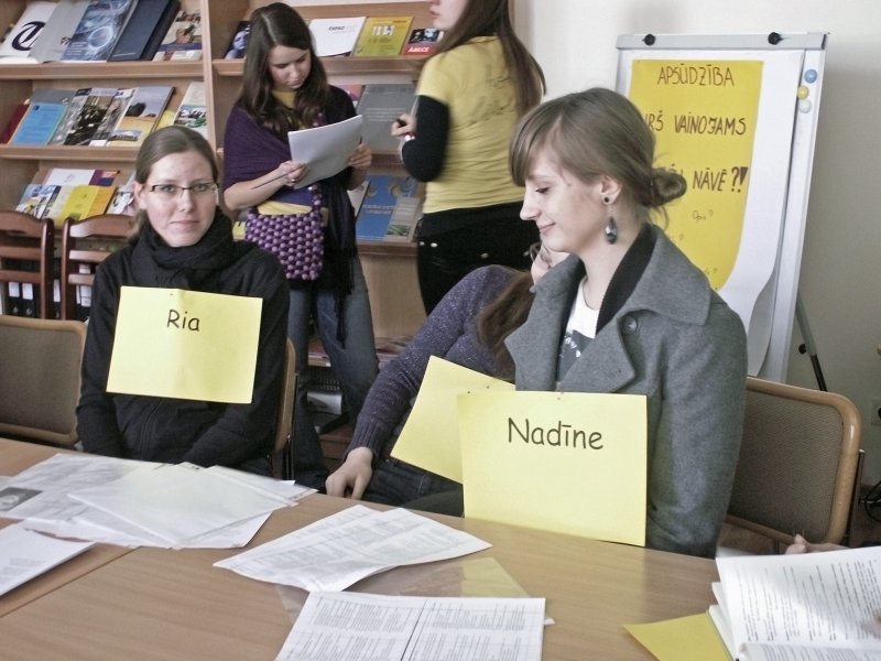 LU Humanitāro zinātņu fakultātes studentu un mācībspēku diskusija ar skolēniem Jelgavas Valsts ģimnāzijā. null