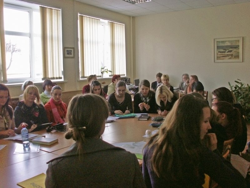 LU Humanitāro zinātņu fakultātes studentu un mācībspēku diskusija ar skolēniem Jelgavas Valsts ģimnāzijā. null