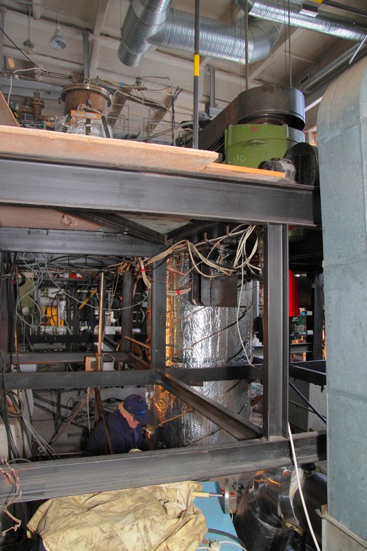 MHD dinamo jeb 'Rīgas dinamo' eksperimenta iekārta Latvijas Universitātes Fizikas institūtā, Salaspilī. 1999. gada 11. novembrī ar šo iekārtu pirmo reizi pasaulē laboratorijas apstākļos tika demonstrēta Zemes magnētiskā lauka simulācija jeb magnētiskā lauka pašieroses mehānisms. Eksperimenta galvenie autori bija Agris Gailītis, Oļģerts Lielausis un Ēriks Platacis.