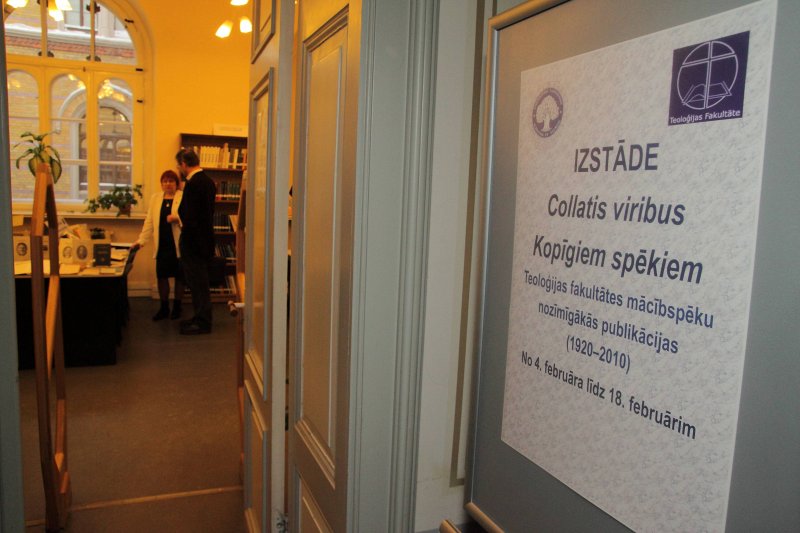Izstādes 'Collatis vibirus' atklāšana Latvijas Universitātes Bibliotēkā. null