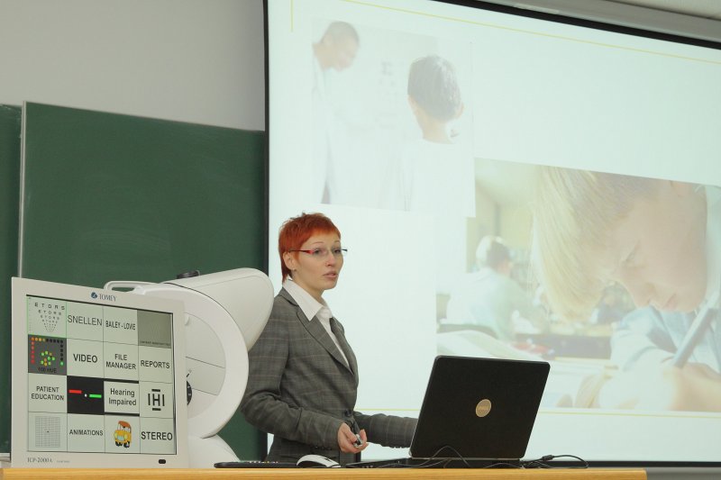 Projekta 'Latvijas skolēnu redzes skrīnings' pirmo rezultātu prezentācija. Maģistrante Jeļena Slabcova prezentē pētījuma rezultātus.