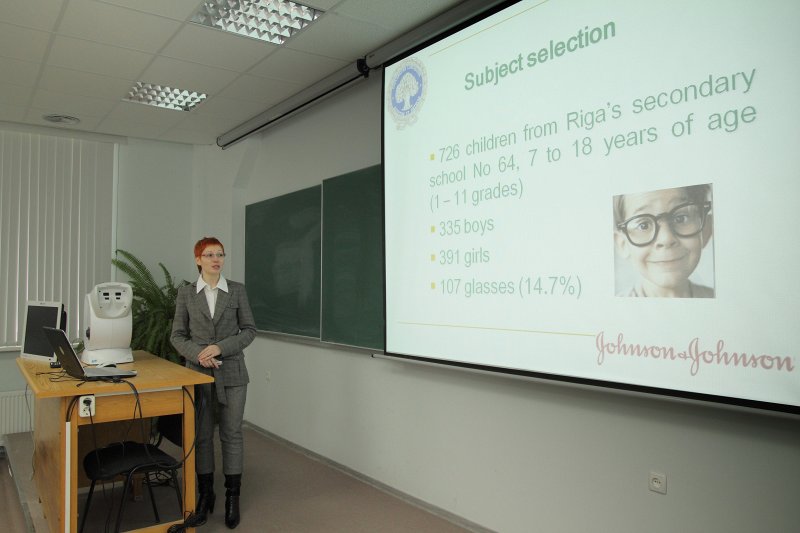 Projekta 'Latvijas skolēnu redzes skrīnings' pirmo rezultātu prezentācija. Maģistrante Jeļena Slabcova prezentē pētījuma rezultātus.