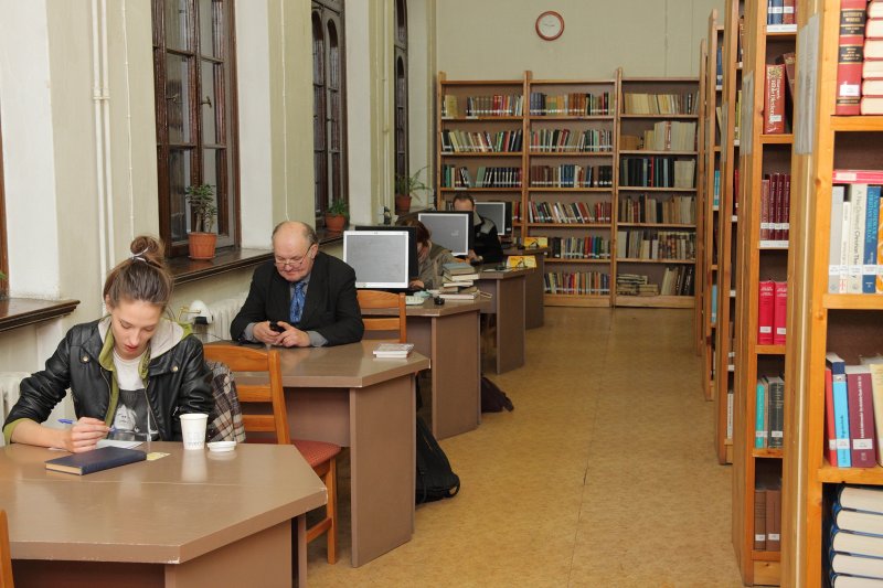 Daudznozaru bibliotēka: datorika, juridiskās zinātnes, teoloģija. null