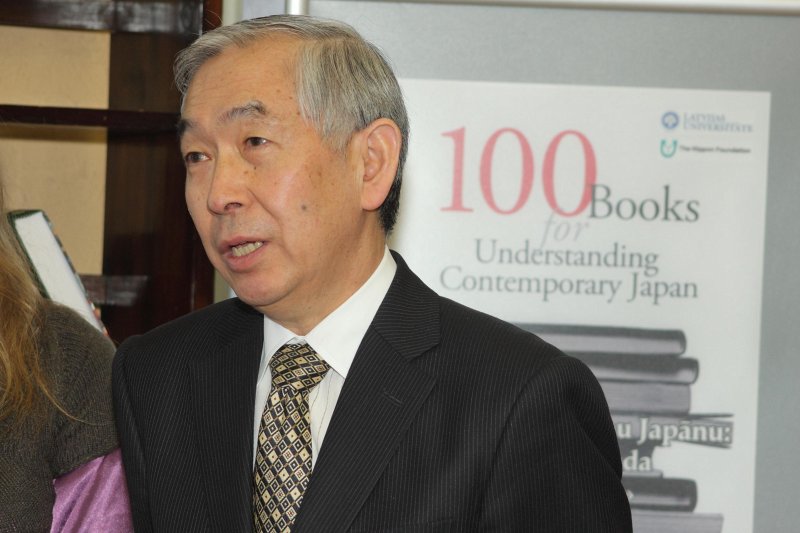 Izstādes 'Iepazīsti mūsdienu Japānu: Nippona Fonda dāvinājums' atklāšana. Japānas ārkārtējais un pilnvarotais vēstnieks Latvijā Takaši Osanai (Takashi Osanai).