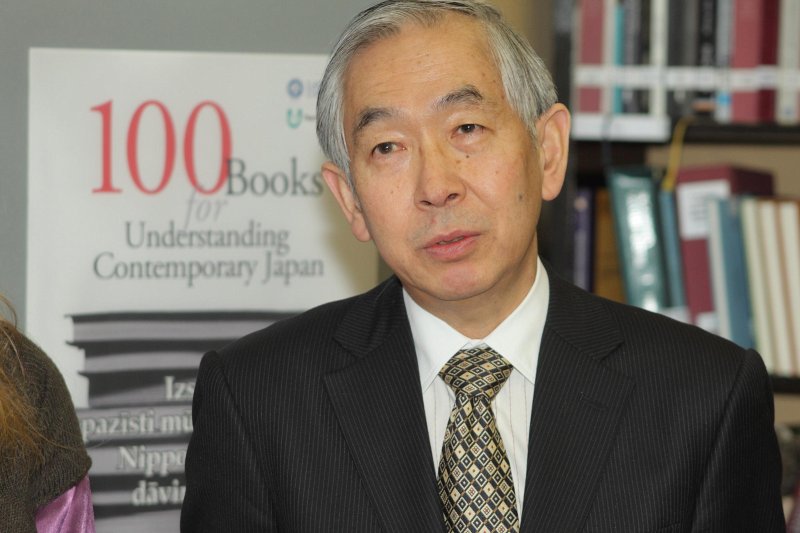 Izstādes 'Iepazīsti mūsdienu Japānu: Nippona Fonda dāvinājums' atklāšana. Japānas ārkārtējais un pilnvarotais vēstnieks Latvijā Takaši Osanai (Takashi Osanai).