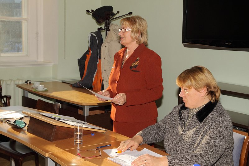 LU Arodorganizācijas un rektorāta arodbiroja atskaišu un vēlēšanu sapulce. No kreisās: LU rektorāta arodbiroja priekšsēdētāja Klementina Novika un LU ĀD direktore Alīna Gržibovska.