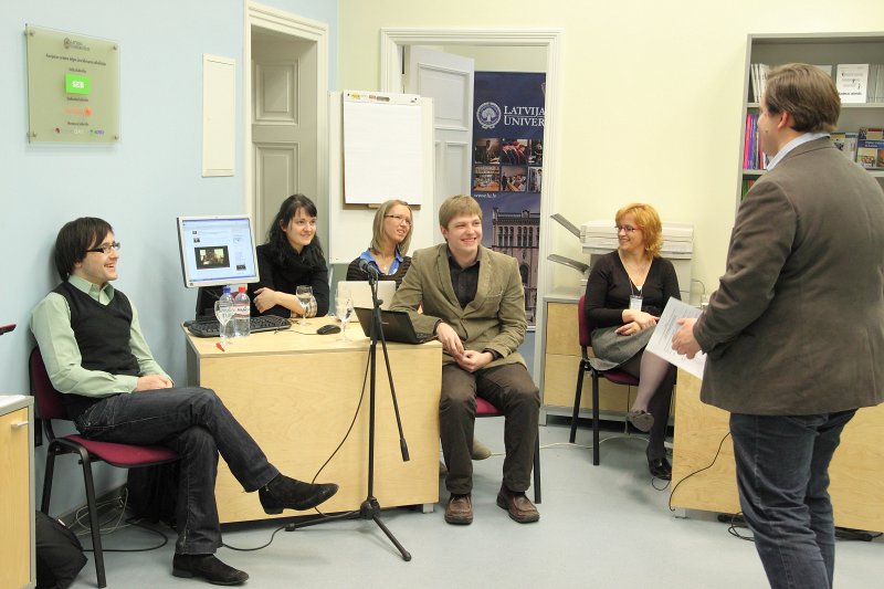 Latvijas Universitātes 'Karjeras iespēju diena 2010'. Diskusija 'Latvijas Universitātes un darba devēju partnerība, paplašinot jauno speciālistu perspektīvas darba tirgū'. null